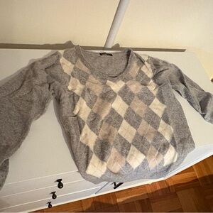 Brandy Melville Gray and Cream Argyle V-Neck Sweater